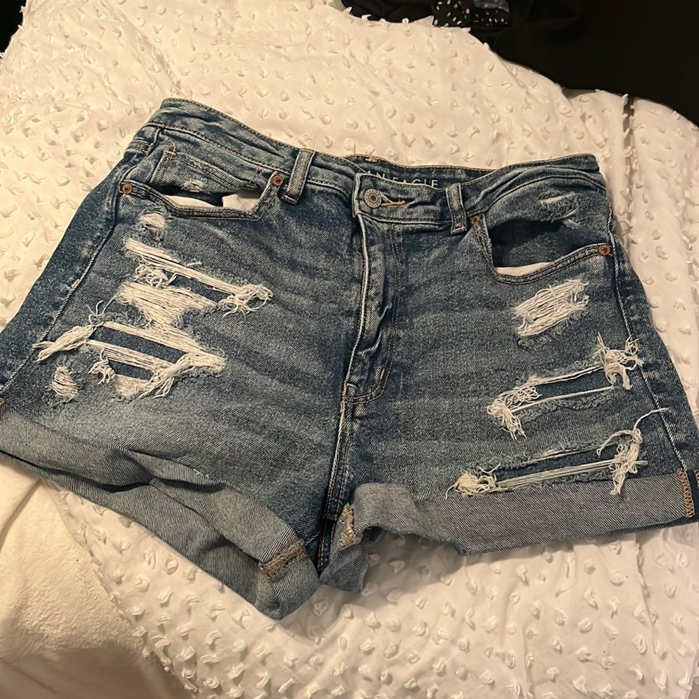 Great condition distressed American eagle shorts!
